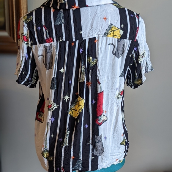 Disney Her Universe Hocus Pocus Button Up - Medium - Picture 4 of 9